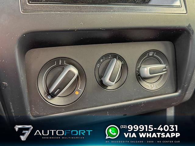 VOLKSWAGEN Fox 1.0 MI TOTAL FLEX 8V 5P 2012