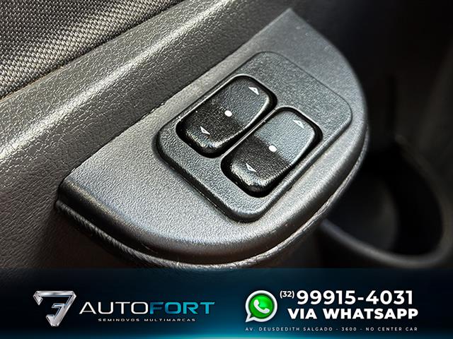 VOLKSWAGEN Fox 1.0 MI TOTAL FLEX 8V 3P 2011