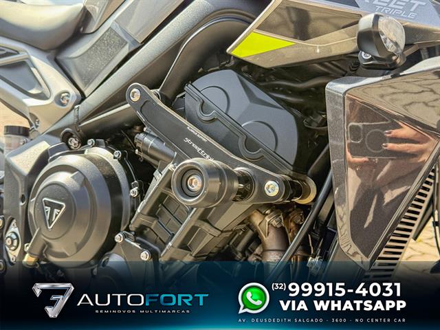 TRIUMPH STREET TRIPLE 765 R 2024