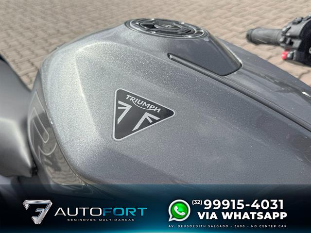 TRIUMPH STREET TRIPLE 765 R 2024