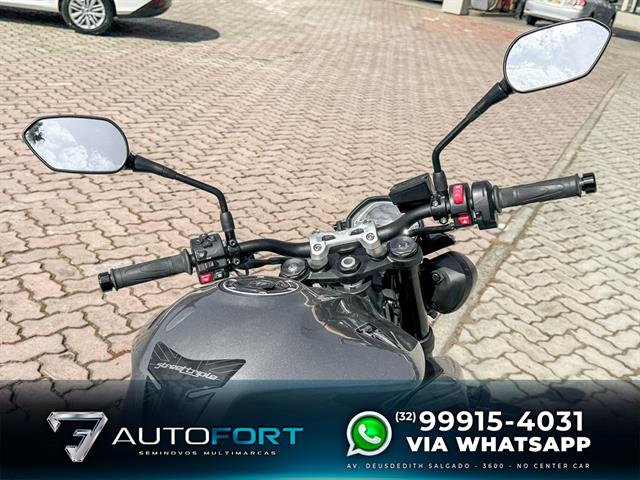 TRIUMPH STREET TRIPLE 765 R 2024