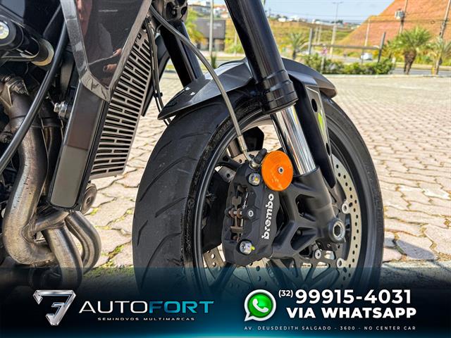 TRIUMPH STREET TRIPLE 765 R 2024