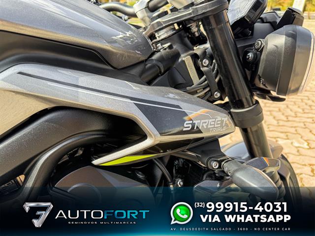 TRIUMPH STREET TRIPLE 765 R 2024
