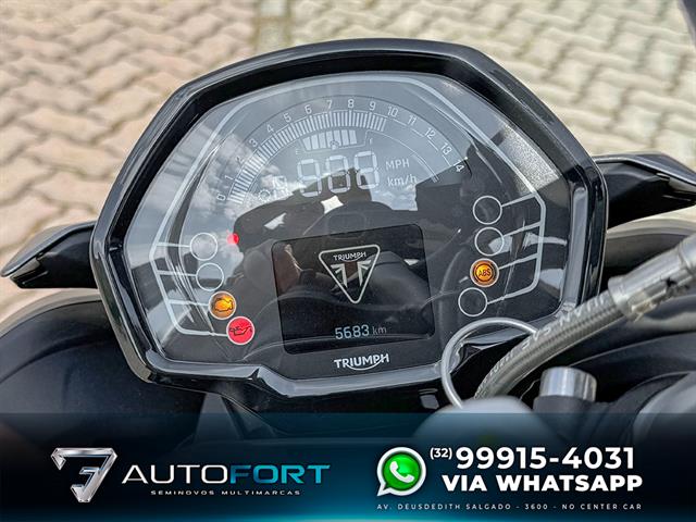 TRIUMPH STREET TRIPLE 765 R 2024
