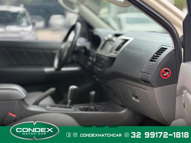 TOYOTA Hilux CD SRV D4-D 4X4 3.0 TDI DIESEL AUT 2013