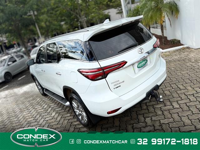 TOYOTA Hilux CD SRX 4X4 2.8 TDI 16V DIESEL AUT. 2023