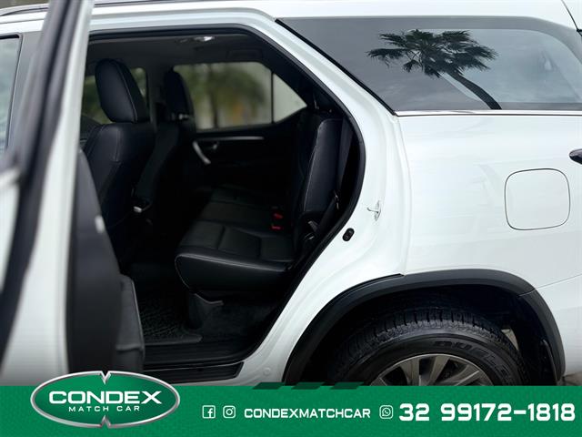 TOYOTA Hilux CD SRX 4X4 2.8 TDI 16V DIESEL AUT. 2023