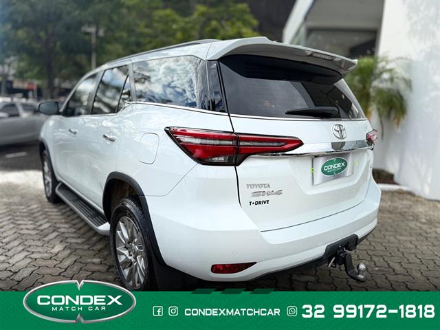 TOYOTA Hilux CD SRX 4X4 2.8 TDI 16V DIESEL AUT. 2023