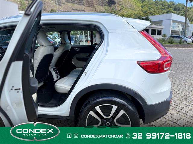 VOLVO XC 40 T-5 HÍBRIDO MOMENTUM 1.5 262CV FWD 2021