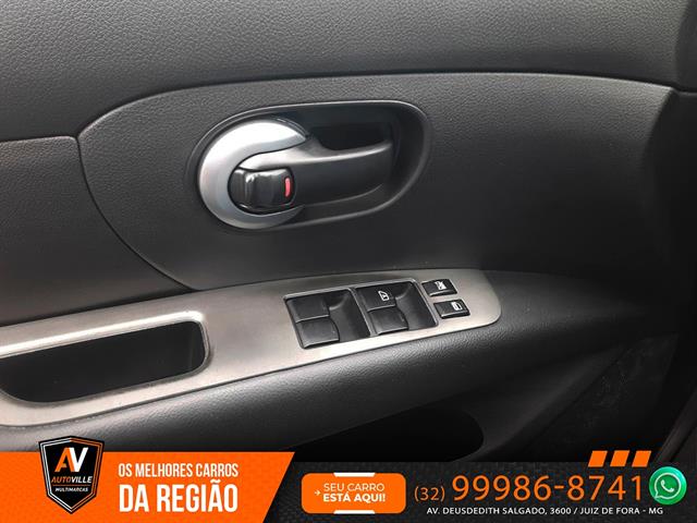 NISSAN LIVINA GRAND S 1.8 16V FLEX FUEL MEC. 2013