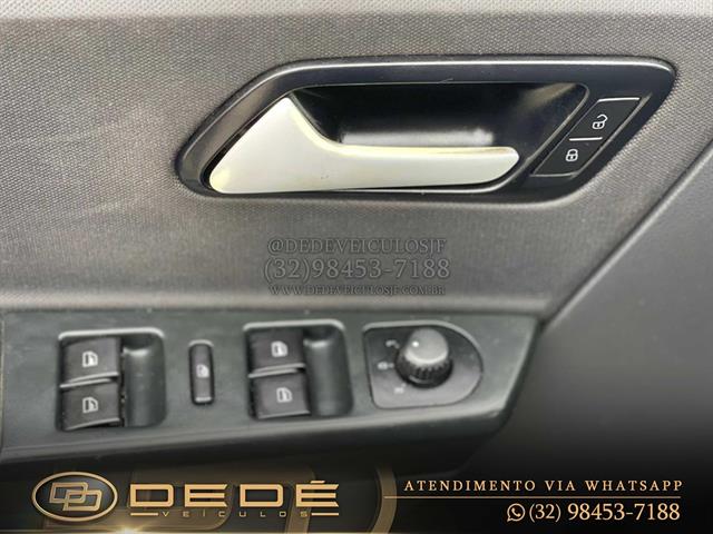 VOLKSWAGEN Fox 1.0 MI TOTAL FLEX 8V 5P 2013