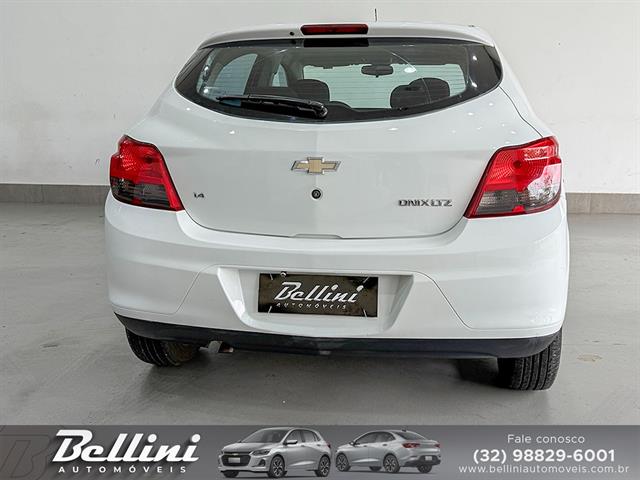 CHEVROLET ONIX HATCH LTZ 1.4 8V FLEXPOWER 5P MEC. 2015