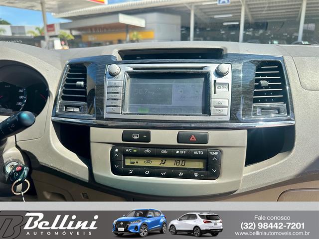 TOYOTA HILUX SW4 SRV D4-D 4X4 3.0 TDI DIES. AUT 2012