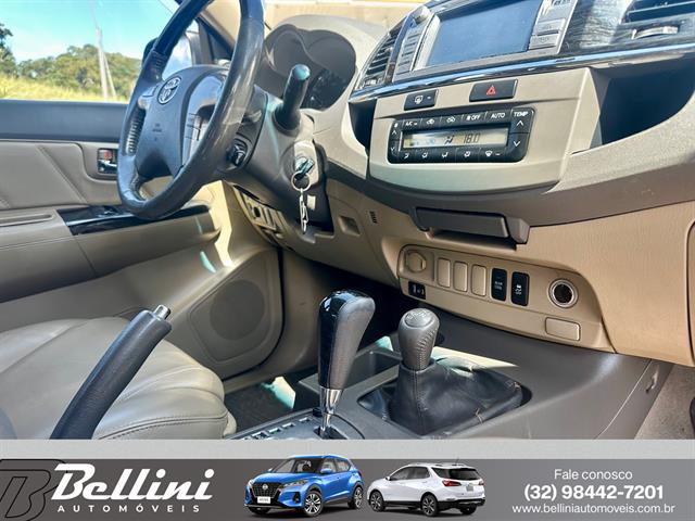 TOYOTA HILUX SW4 SRV D4-D 4X4 3.0 TDI DIES. AUT 2012