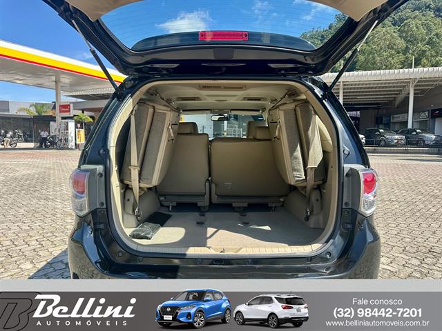 TOYOTA HILUX SW4 SRV D4-D 4X4 3.0 TDI DIES. AUT 2012