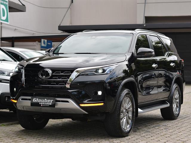 TOYOTA HILUX SW4 SRX 4X4 2.8 TDI 16V DIES. AUT. 2024