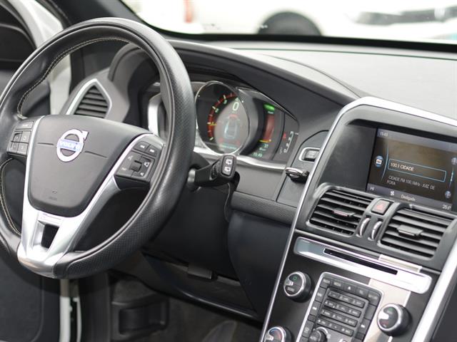 VOLVO XC 60 T-5 R-DESIGN 2.0 FWD 5P 2014