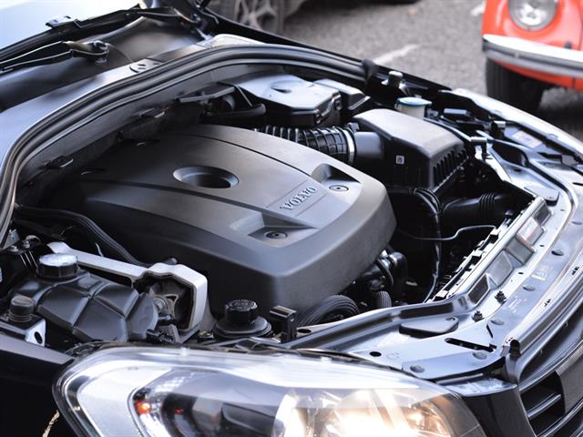VOLVO XC 60 T-6  R-DESIGN 2.0 306CV FWD 5P 2015