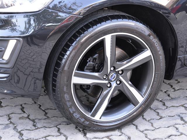 VOLVO XC 60 T-6  R-DESIGN 2.0 306CV FWD 5P 2015