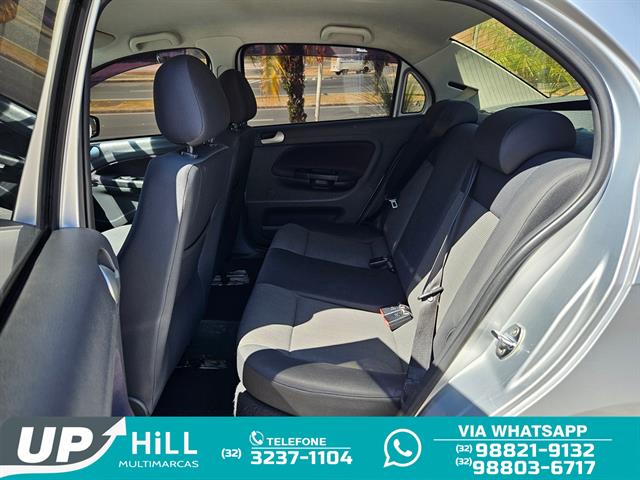VOLKSWAGEN VOYAGE I-TREND 1.0 MI TOTAL FLEX 8V 4P 2013