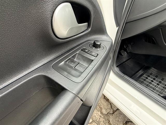 VOLKSWAGEN up! MOVE 1.0 TSI TOTAL FLEX 12V 5P 2016