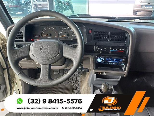 TOYOTA HILUX CD SR5 4X4 2.8 DIESEL 2001