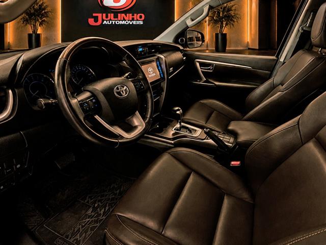 TOYOTA HILUX CD SRX 4X4 2.8 TDI 16V DIESEL AUT. 2019