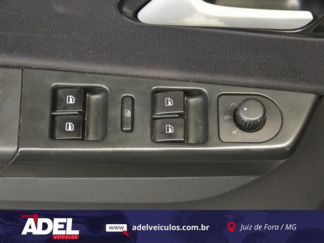 VOLKSWAGEN FOX 1.6 MI TOTAL FLEX 8V 5P 2013