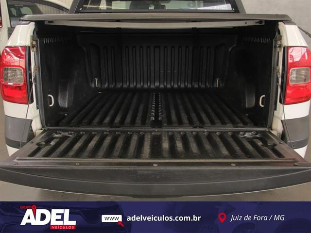 VOLKSWAGEN SAVEIRO ROCK IN RIO 1.6 TOTAL FLEX 8V CD 2016