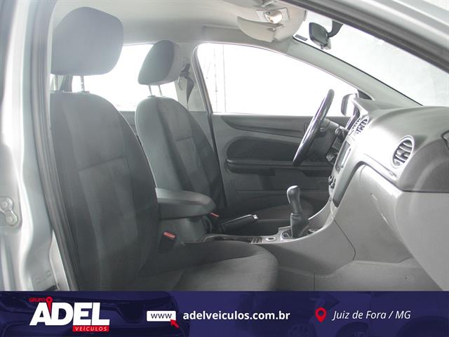 FORD FOCUS TITANIUM 2.0 16V FLEX 5P MEC. 2011