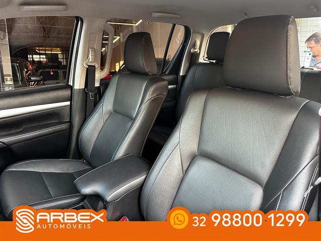 TOYOTA HILUX CD SRX 4X4 2.8 TDI 16V DIESEL AUT. 2024