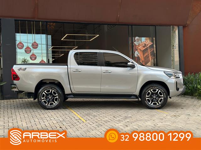 TOYOTA HILUX CD SRX 4X4 2.8 TDI 16V DIESEL AUT. 2024