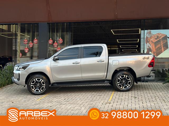 TOYOTA HILUX CD SRX 4X4 2.8 TDI 16V DIESEL AUT. 2024