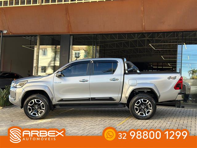 TOYOTA HILUX CD SRX PLUS 4X4 2.8 TDI DIE. AUT. 2024