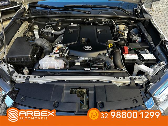 TOYOTA HILUX CD SRX PLUS 4X4 2.8 TDI DIE. AUT. 2024