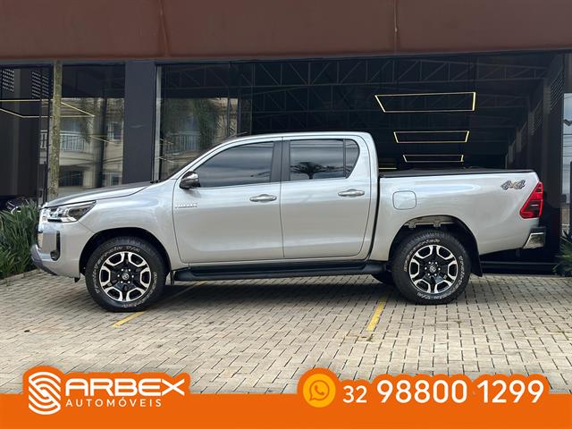 TOYOTA HILUX CD SRX 4X4 2.8 TDI 16V DIESEL AUT. 2024